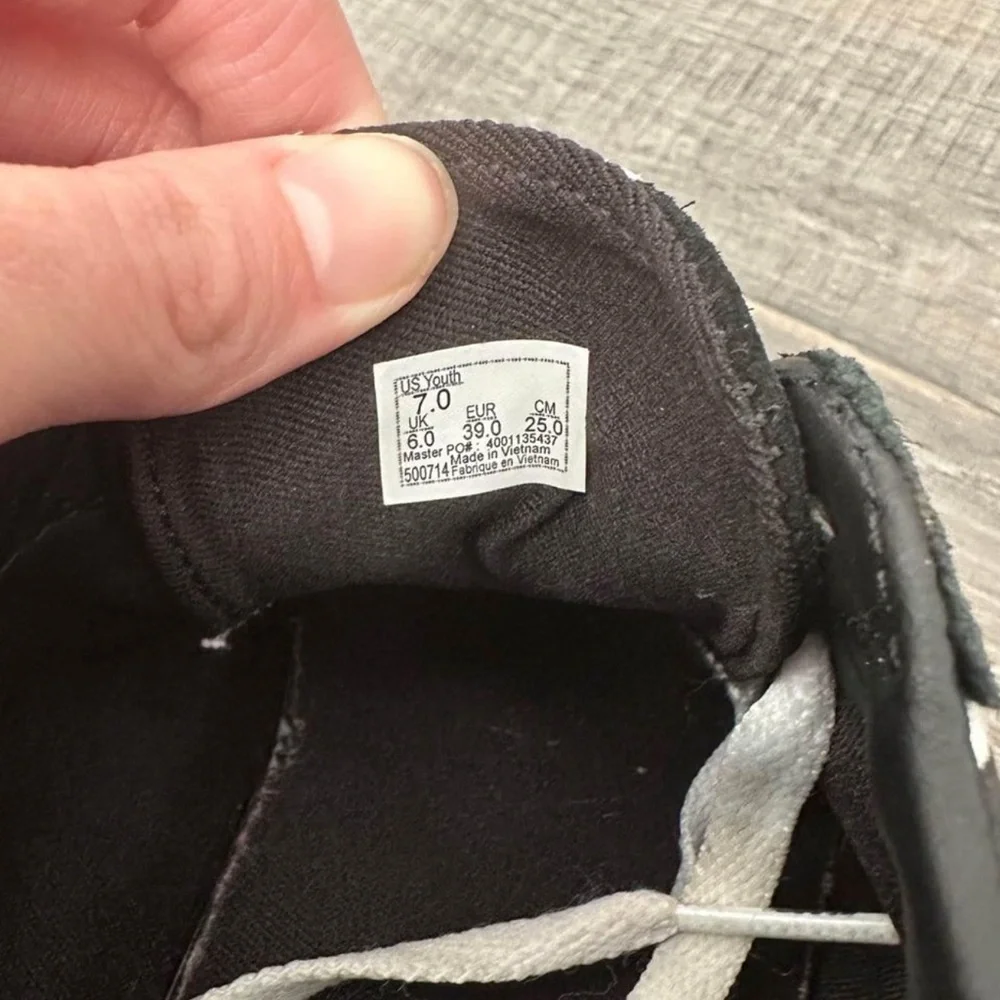 Vans - Picture 6 of 6